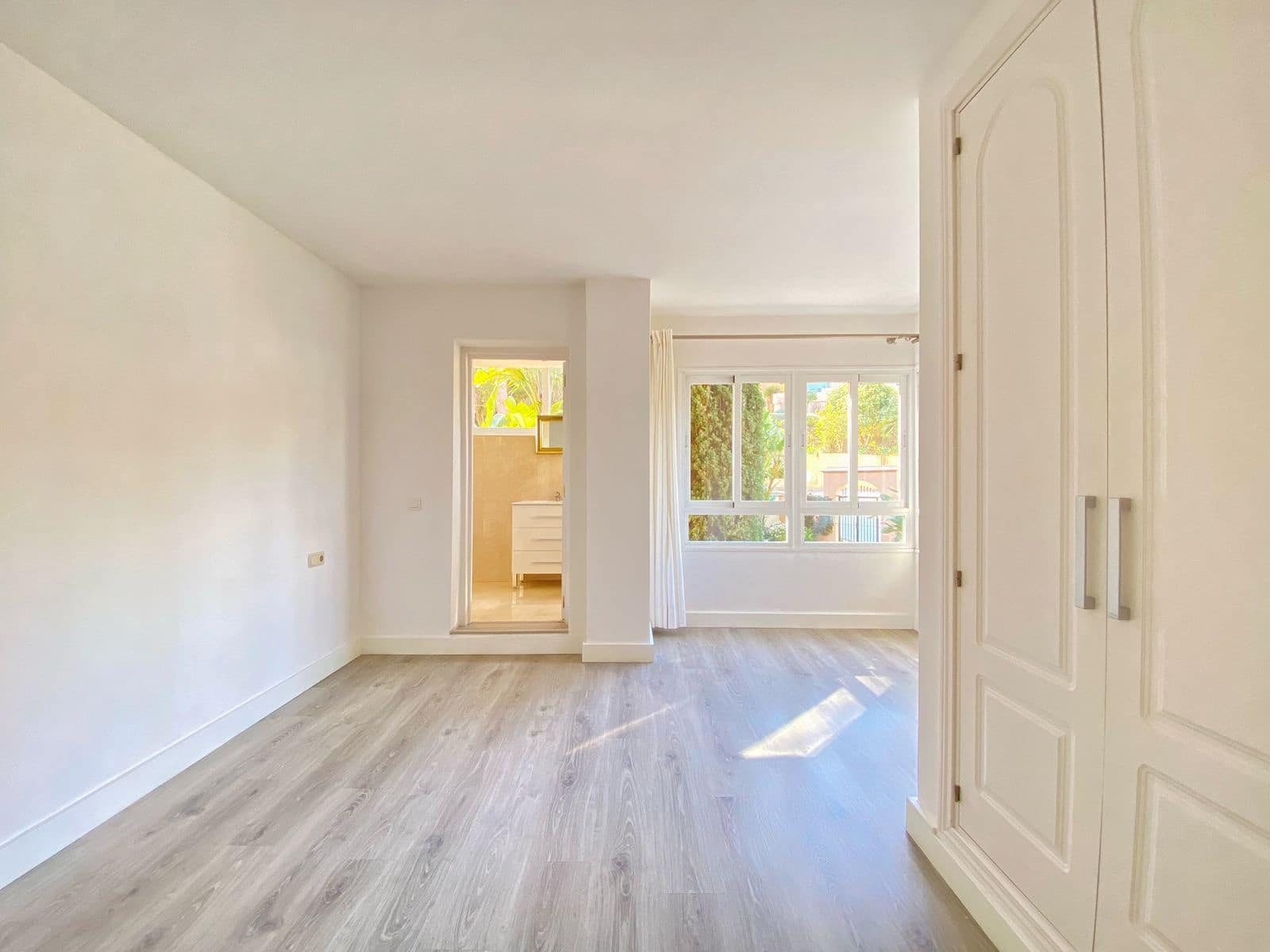 3 soveværelse Lejlighed til salg i Elviria med swimmingpool garage - € 499.000 (Ref: 8099584)