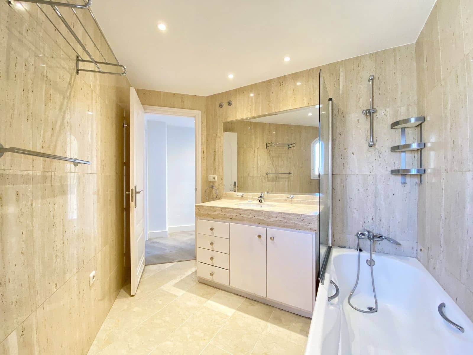 3 soveværelse Lejlighed til salg i Elviria med swimmingpool garage - € 499.000 (Ref: 8099584)