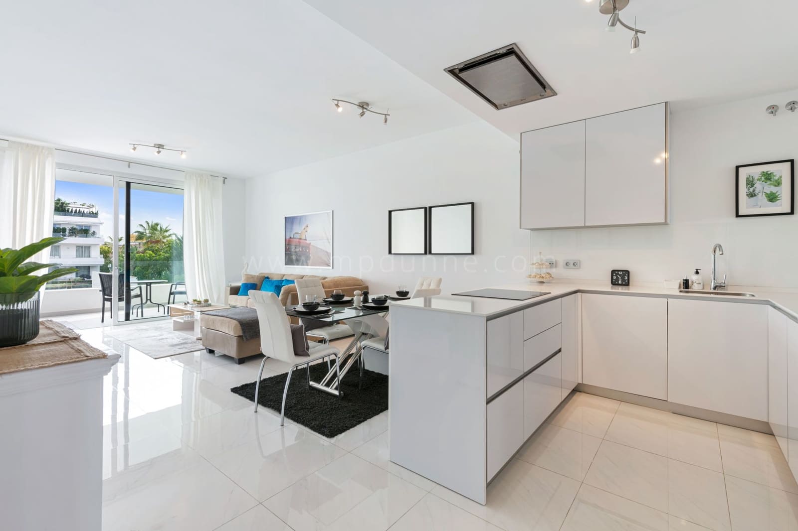 2 soverom Leilighet til salgs i Bel-Air med svømmebasseng garasje - € 399 000 (Ref: 8101590)