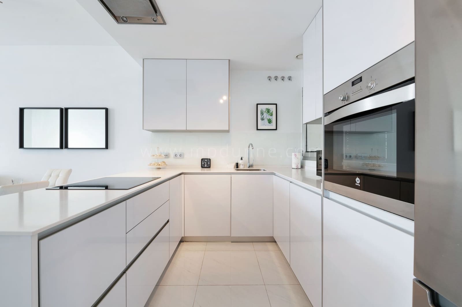 2 soverom Leilighet til salgs i Bel-Air med svømmebasseng garasje - € 399 000 (Ref: 8101590)