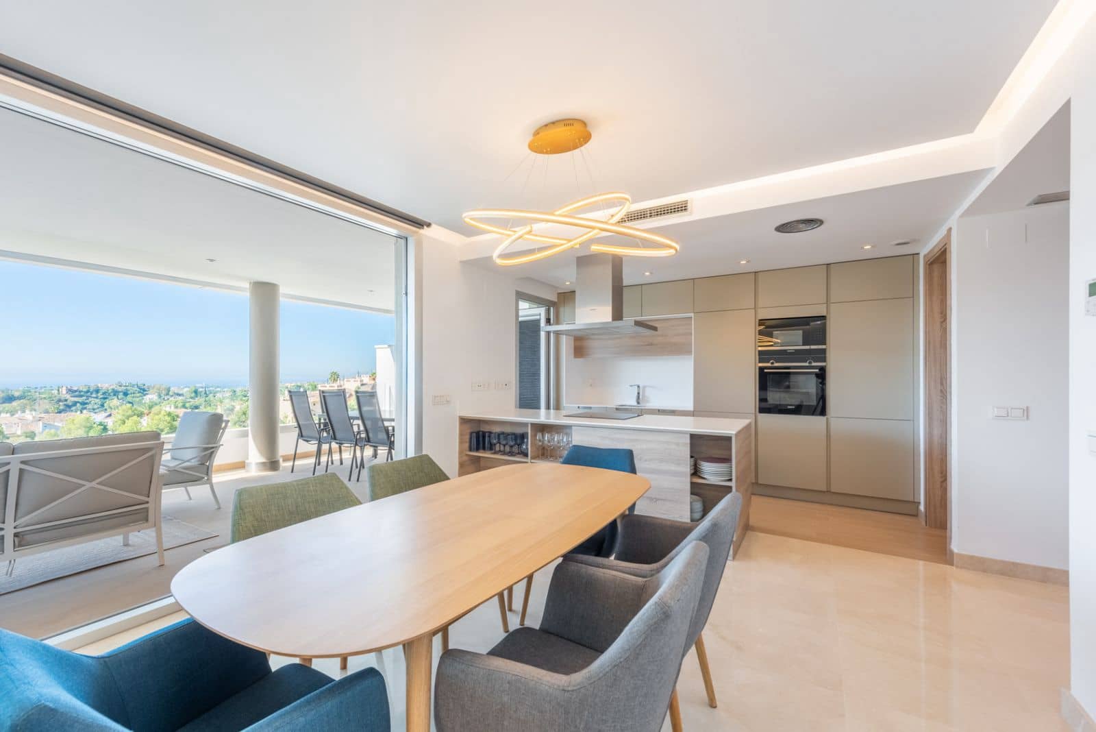 3 quarto Apartamento para venda em Benahavis com piscina garagem - 665 000 € (Ref: 8101893)