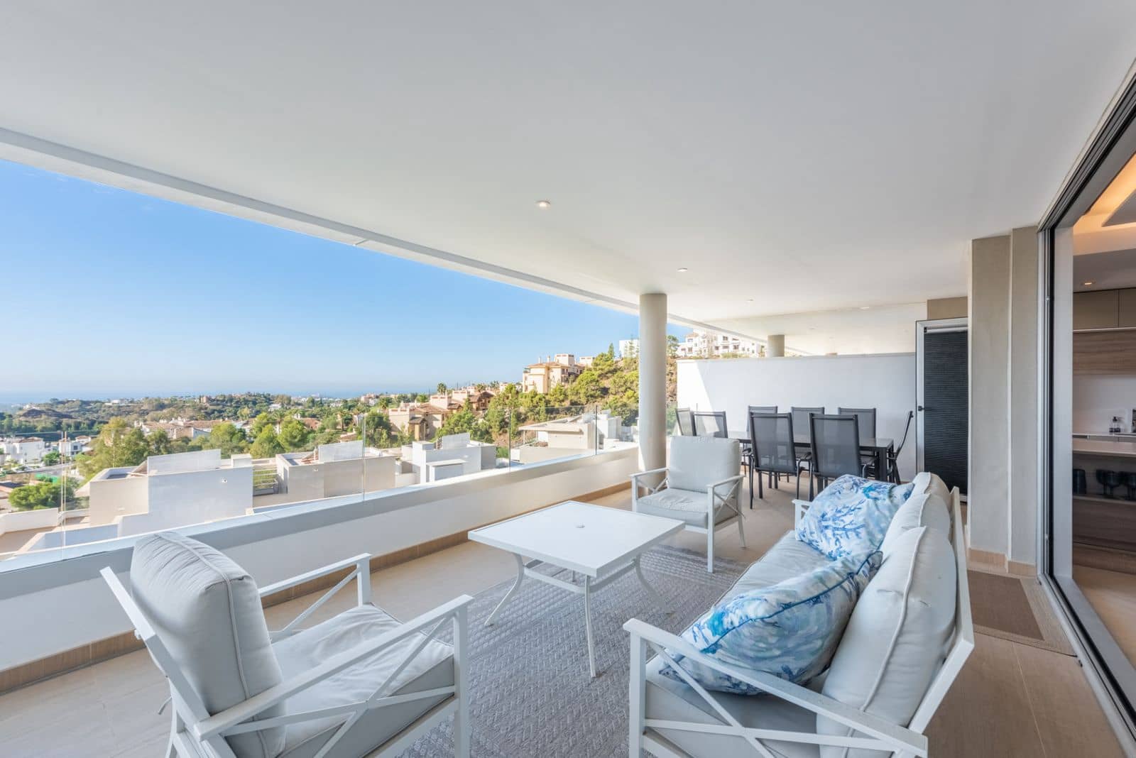 3 quarto Apartamento para venda em Benahavis com piscina garagem - 665 000 € (Ref: 8101893)