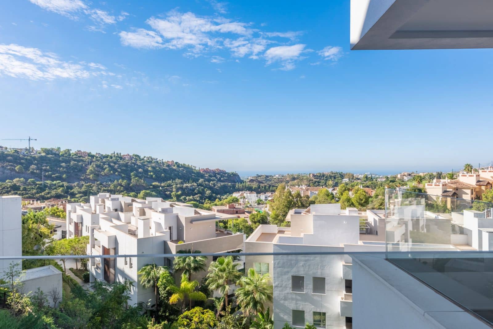 3 quarto Apartamento para venda em Benahavis com piscina garagem - 665 000 € (Ref: 8101893)