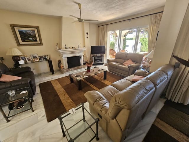 5 sovrum Semi-fristående Villa till salu i Calahonda, Mijas med pool garage - 675 000 € (Ref: 8113136)