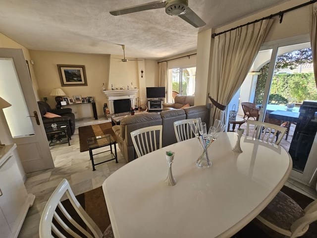 5 sovrum Semi-fristående Villa till salu i Calahonda, Mijas med pool garage - 675 000 € (Ref: 8113136)