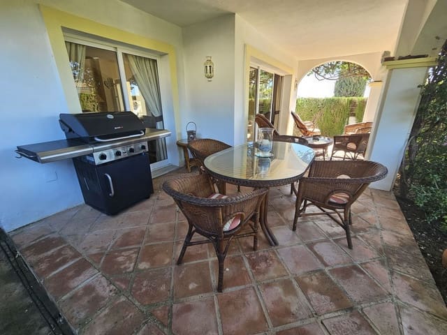 5 sovrum Semi-fristående Villa till salu i Calahonda, Mijas med pool garage - 675 000 € (Ref: 8113136)