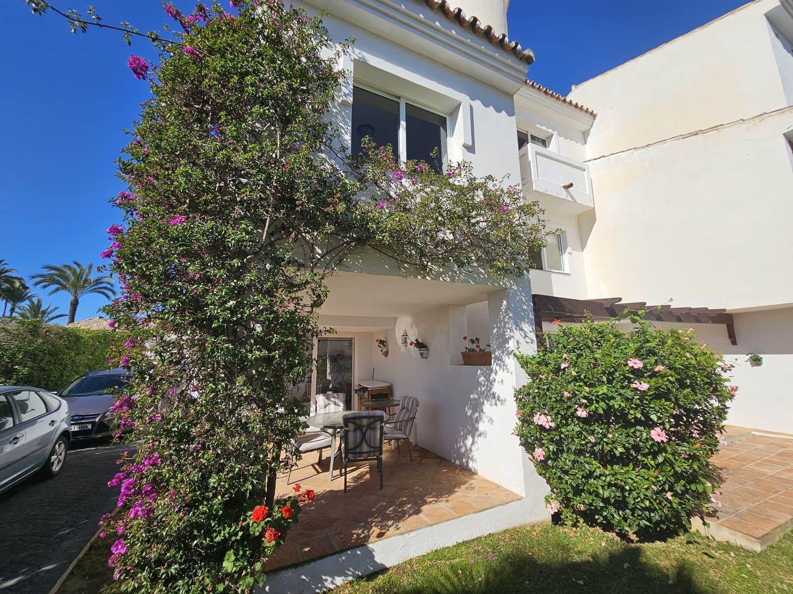 5 soveværelse Semi-Rækkehus til salg i Calahonda med swimmingpool garage - € 675.000 (Ref: 8113136)