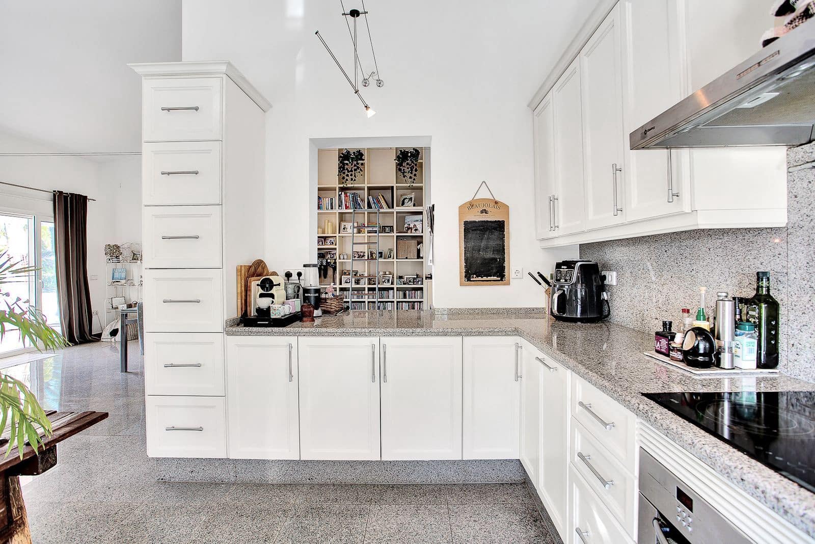 6 soveværelse Villa til salg i Marbesa med swimmingpool garage - € 2.290.000 (Ref: 8122748)