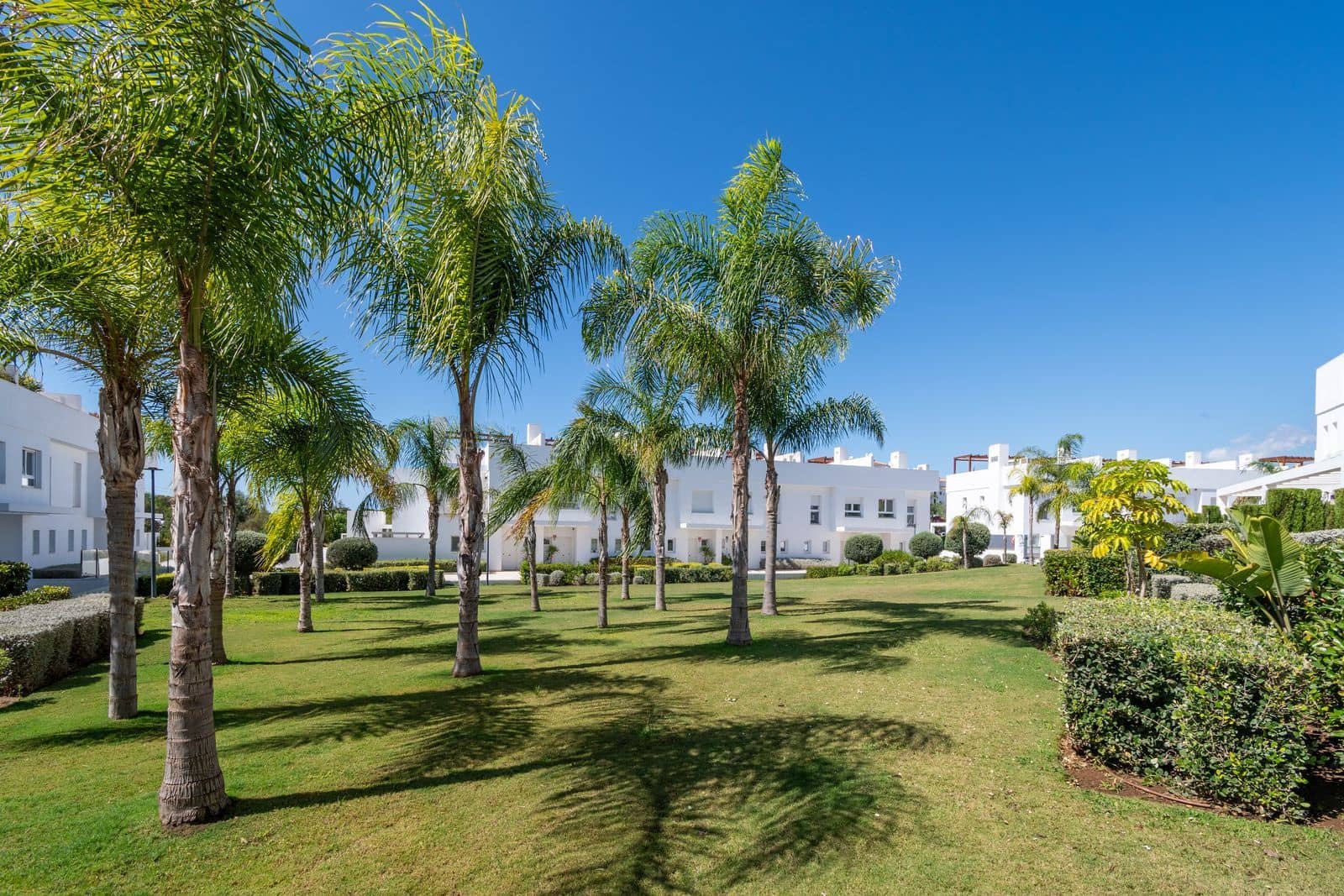 4 soveværelse Byhus til salg i Calahonda med swimmingpool garage - € 649.000 (Ref: 8124950)