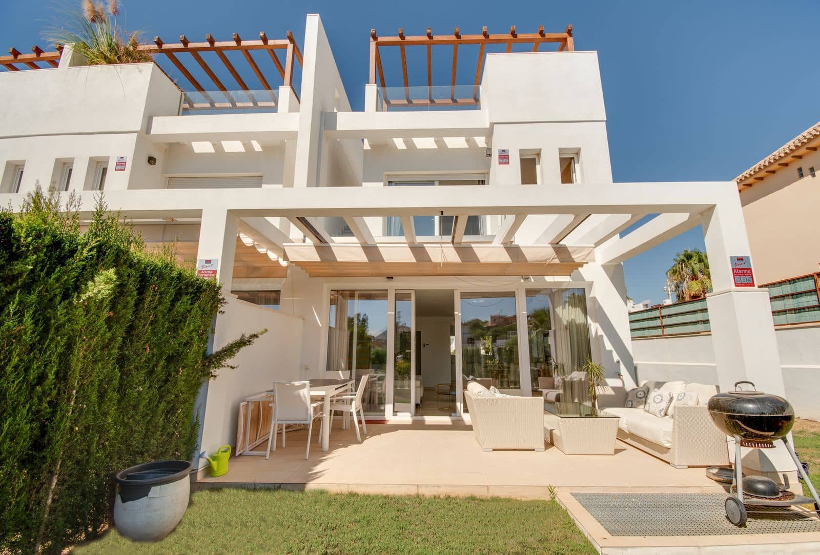 4 soveværelse Byhus til salg i Calahonda med swimmingpool garage - € 649.000 (Ref: 8124950)