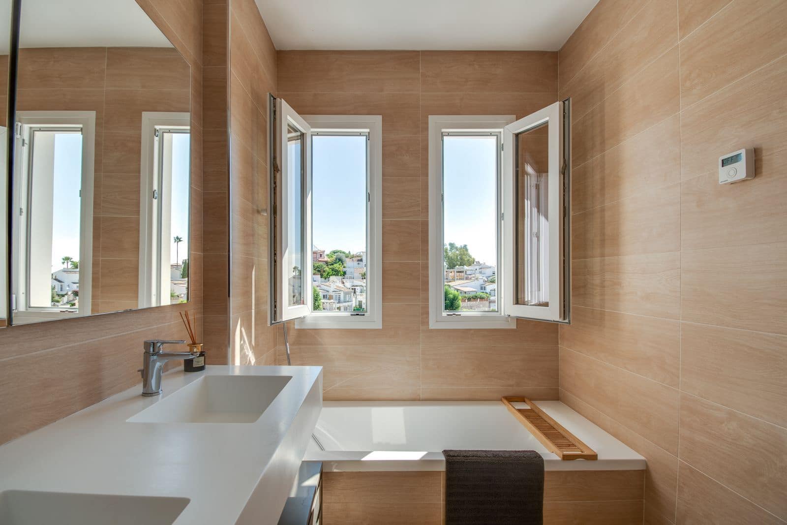 4 soveværelse Byhus til salg i Calahonda med swimmingpool garage - € 649.000 (Ref: 8124950)