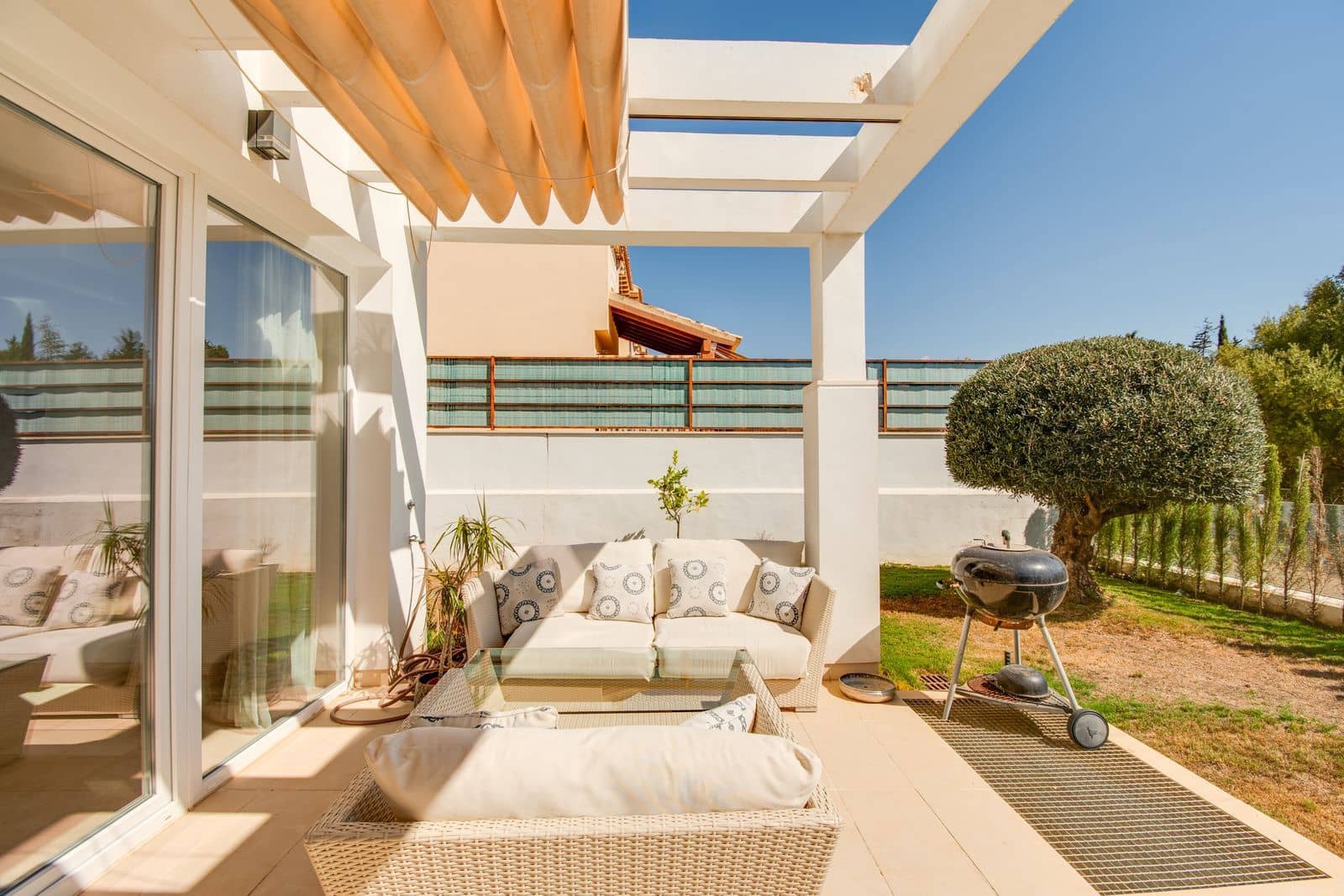 4 soveværelse Byhus til salg i Calahonda med swimmingpool garage - € 649.000 (Ref: 8124950)