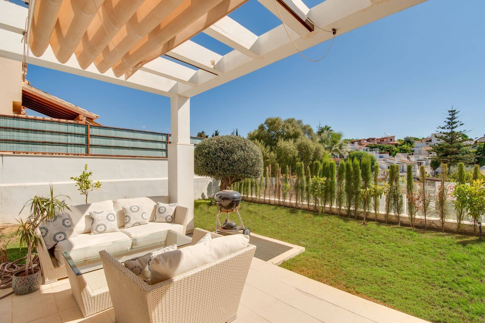 4 soveværelse Byhus til salg i Calahonda med swimmingpool garage - € 649.000 (Ref: 8124950)