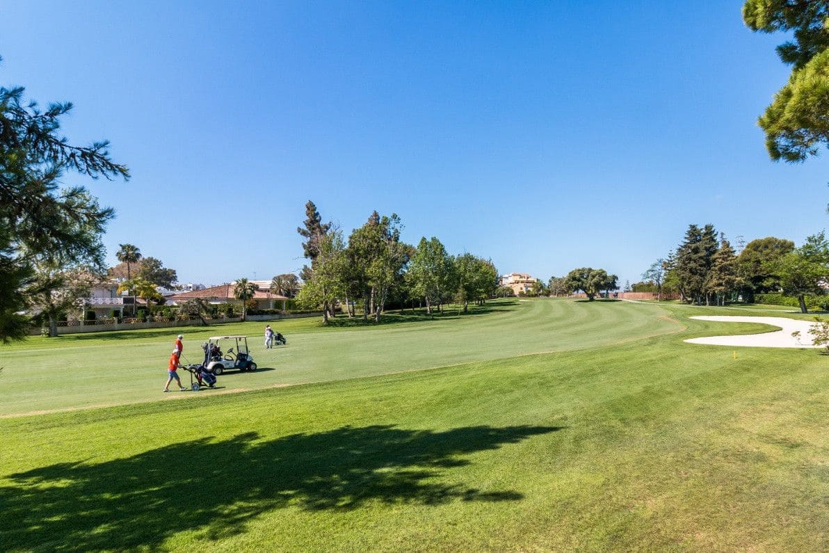 4 sovrum Villa till salu i Guadalmina med pool garage - 1 595 000 € (Ref: 8125046)