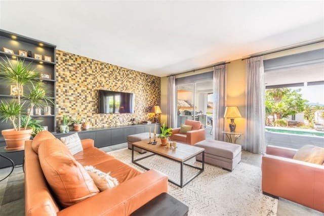 3 Zimmer Villa zu verkaufen in Río Real, Marbella mit Pool Garage - 1.495.000 € (Ref: 8130516)