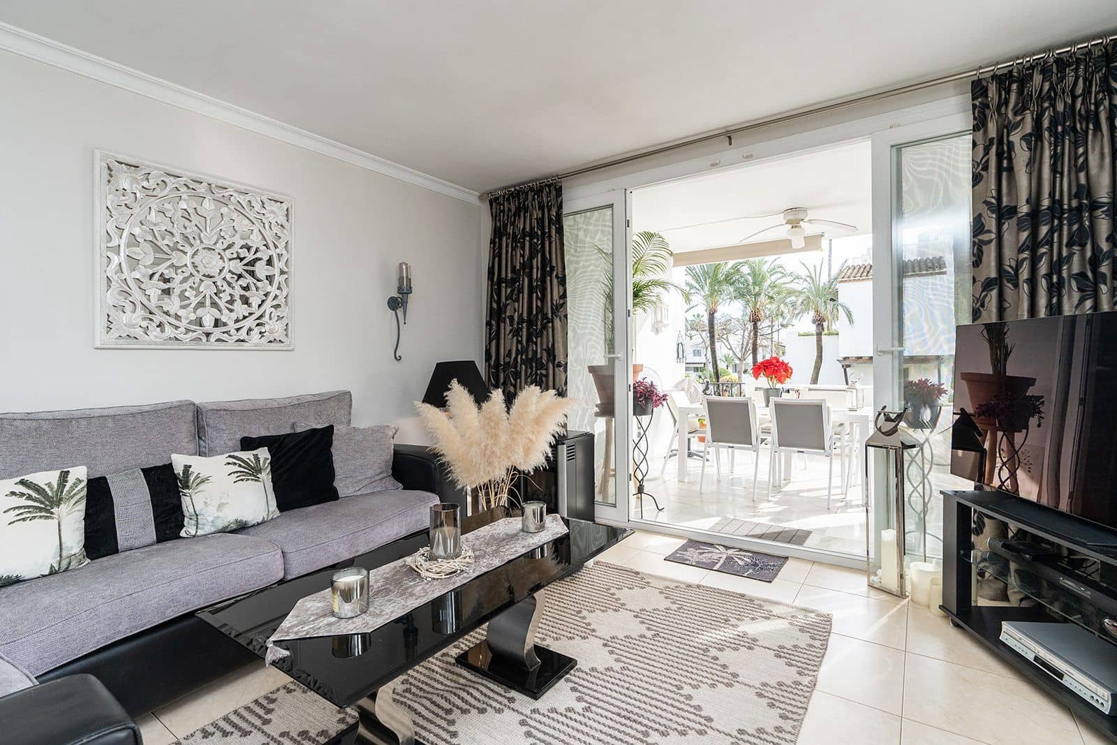 2 bedroom Beach Apartment for sale in New Golden Mile with pool garage - € 745,000 (Ref: 8130518)