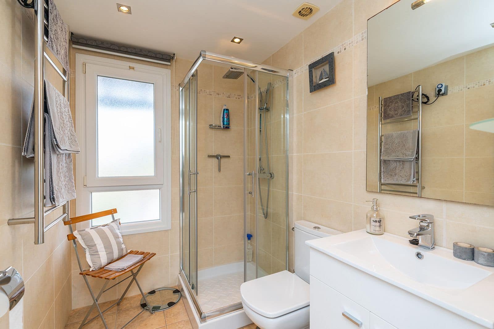 2 bedroom Beach Apartment for sale in New Golden Mile with pool garage - € 745,000 (Ref: 8130518)