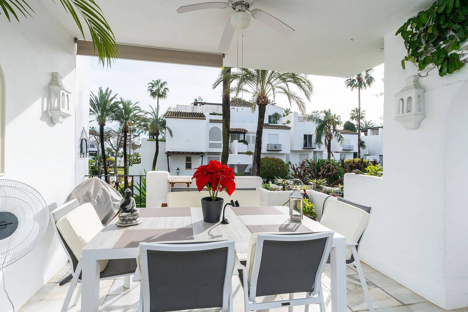2 bedroom Beach Apartment for sale in New Golden Mile with pool garage - € 745,000 (Ref: 8130518)