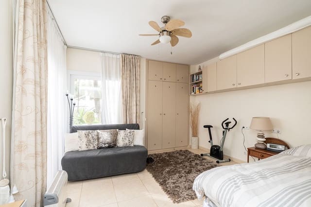 2 bedroom Beach Apartment for sale in New Golden Mile, Estepona with pool garage - € 745,000 (Ref: 8130518)