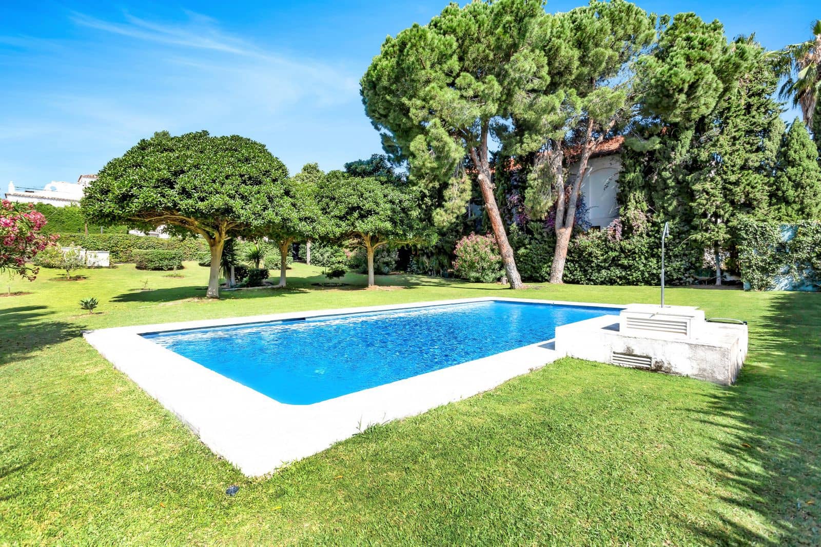 3 soverom Penthouse til salgs i Nueva Andalucia med svømmebasseng garasje - € 499 000 (Ref: 8139551)