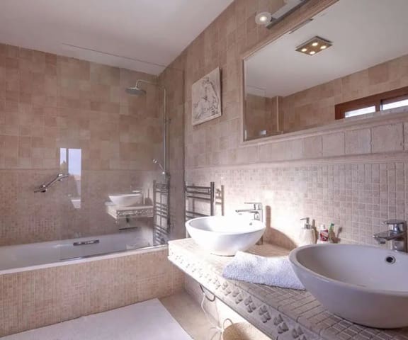 4 soverom Villa til salgs i Marbesa, Marbella med svømmebasseng garasje - € 1 695 000 (Ref: 8139563)