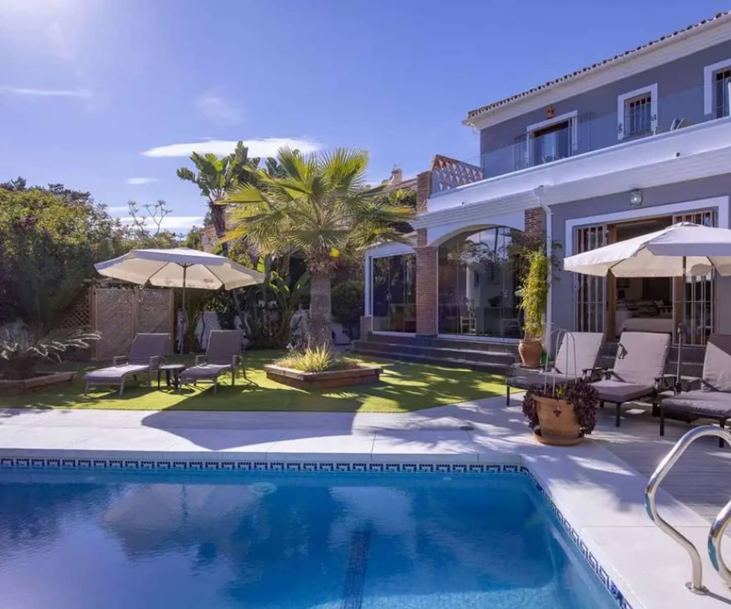 4 soveværelse Villa til salg i Marbesa med swimmingpool garage - € 1.695.000 (Ref: 8139563)