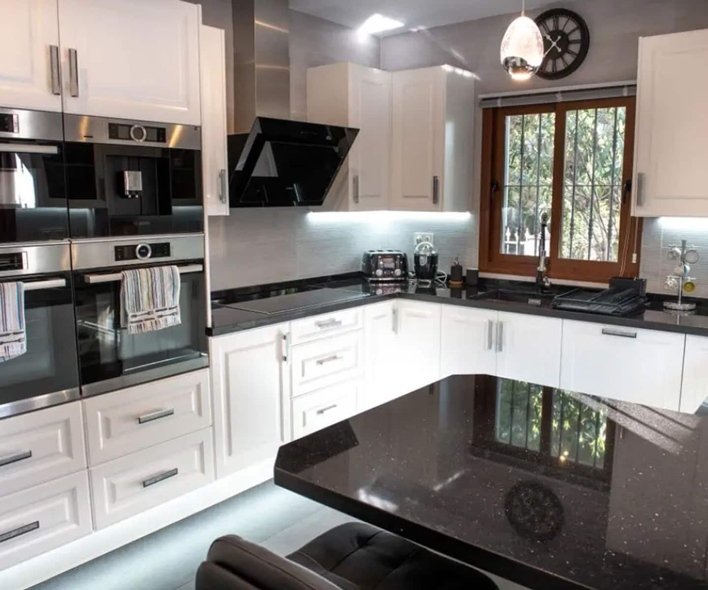 4 soveværelse Villa til salg i Marbesa med swimmingpool garage - € 1.695.000 (Ref: 8139563)