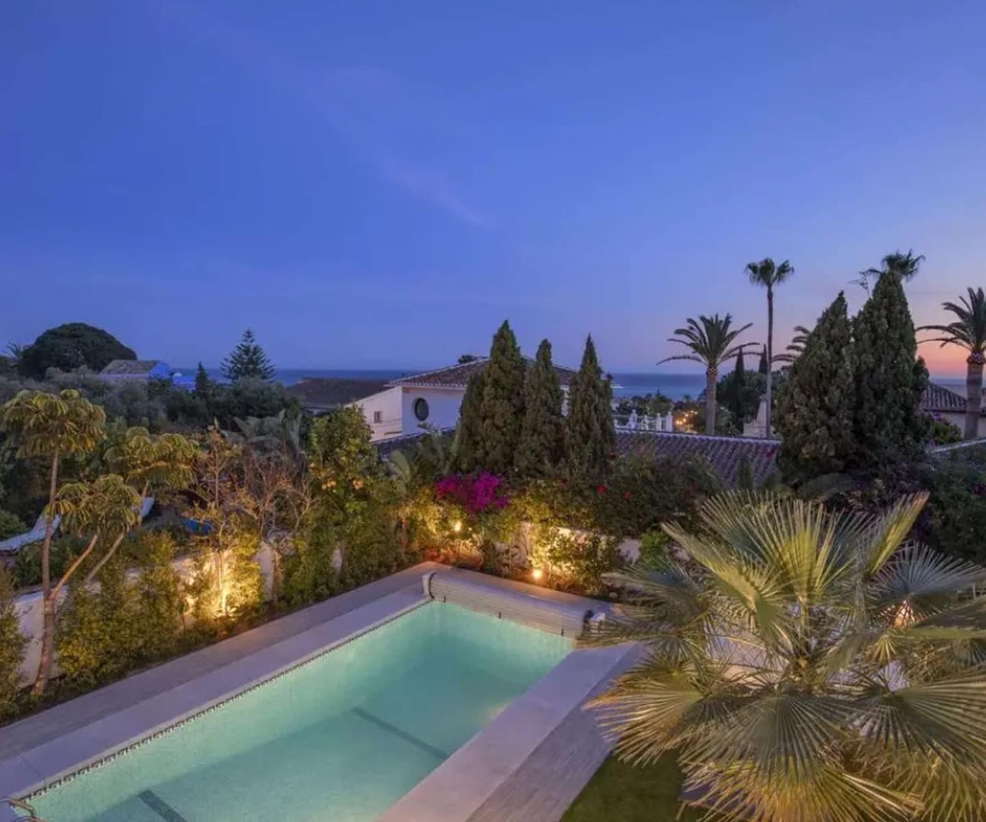 4 soveværelse Villa til salg i Marbesa med swimmingpool garage - € 1.695.000 (Ref: 8139563)