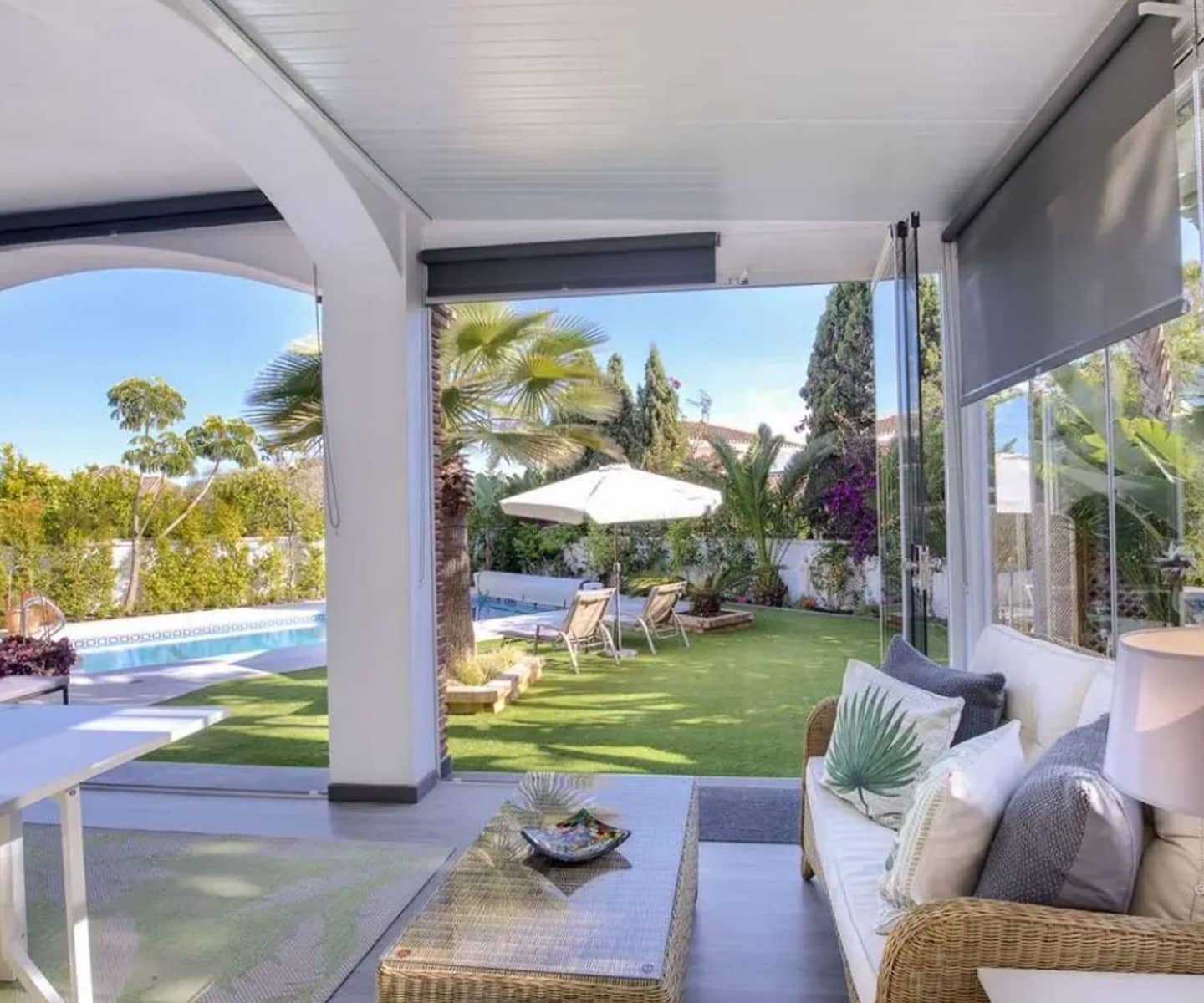 4 soveværelse Villa til salg i Marbesa med swimmingpool garage - € 1.695.000 (Ref: 8139563)