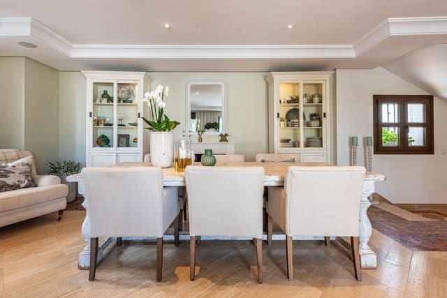 5 sovrum Villa till salu i Estepona med pool garage - 785 000 € (Ref: 8169267)