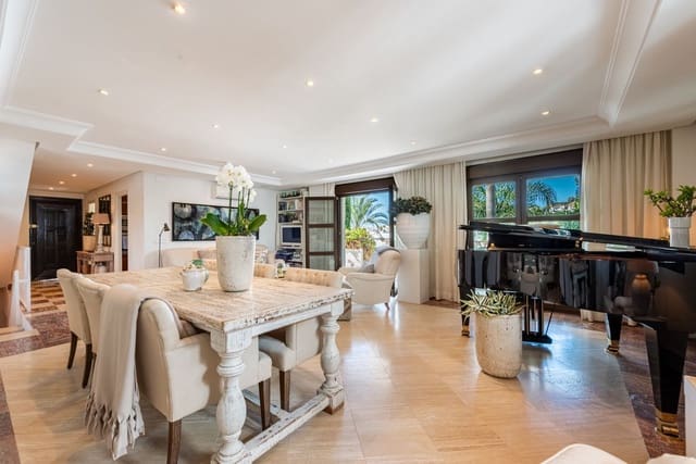 5 sovrum Villa till salu i Estepona med pool garage - 785 000 € (Ref: 8169267)