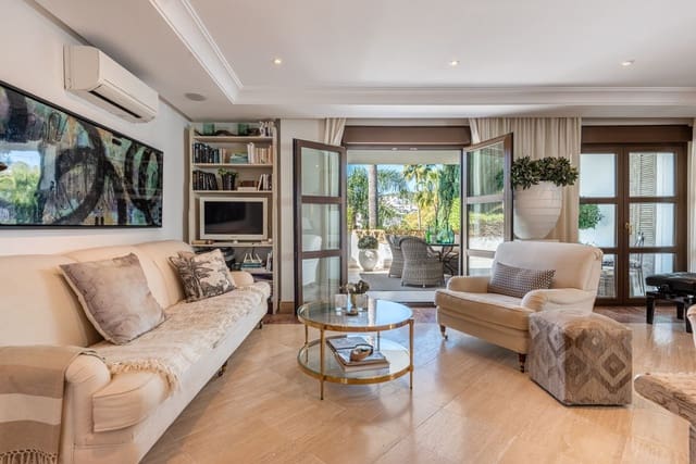 5 sovrum Villa till salu i Estepona med pool garage - 785 000 € (Ref: 8169267)