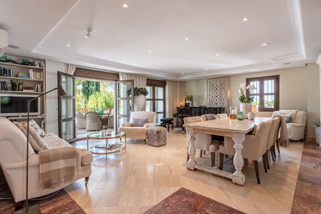 5 sovrum Villa till salu i Estepona med pool garage - 785 000 € (Ref: 8169267)