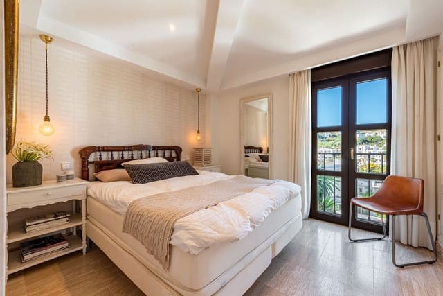 5 sovrum Villa till salu i Estepona med pool garage - 785 000 € (Ref: 8169267)