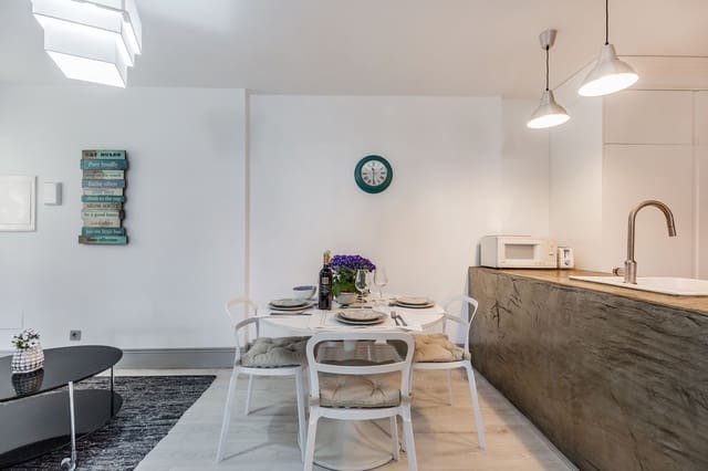 2 bedroom Apartment for sale in Nueva Andalucia, Marbella with pool garage - € 600,000 (Ref: 8173724)