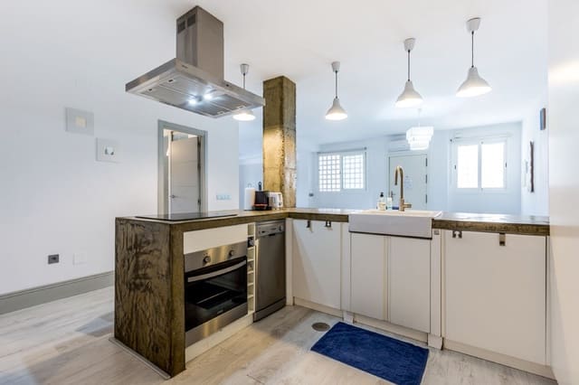 2 bedroom Apartment for sale in Nueva Andalucia, Marbella with pool garage - € 600,000 (Ref: 8173724)