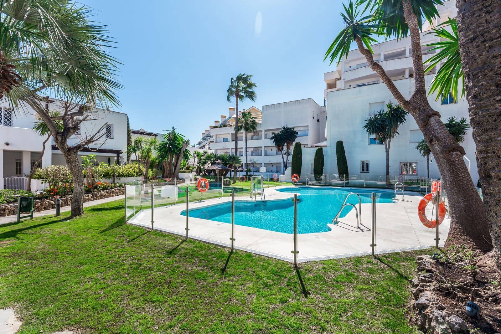 2 soveværelse Lejlighed til salg i Nueva Andalucia med swimmingpool garage - € 600.000 (Ref: 8173724)