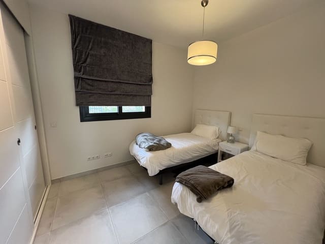 2 soverom Leilighet til salgs i El Paraiso, Estepona med svømmebasseng garasje - € 465 000 (Ref: 8176186)