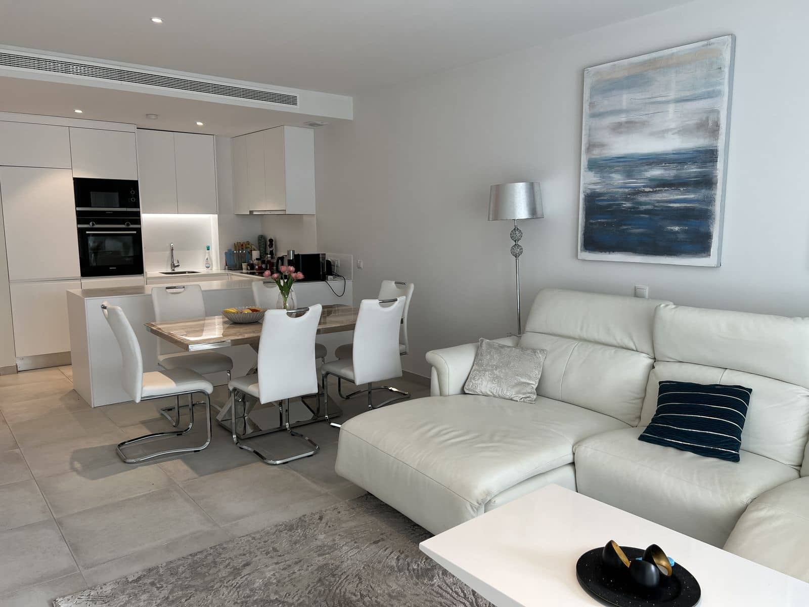 2 soverom Leilighet til salgs i El Paraiso med svømmebasseng garasje - € 465 000 (Ref: 8176186)