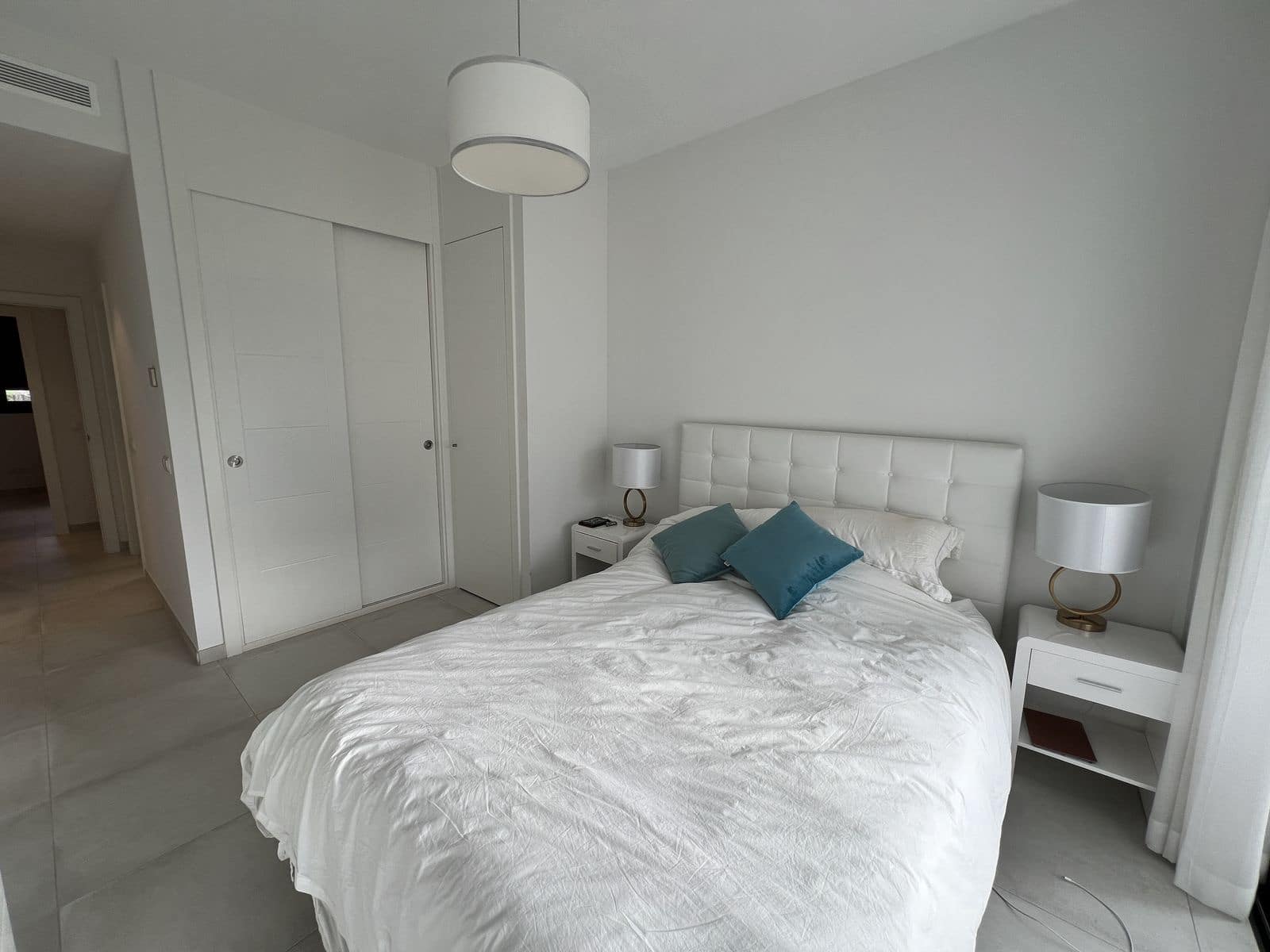 2 soverom Leilighet til salgs i El Paraiso med svømmebasseng garasje - € 465 000 (Ref: 8176186)