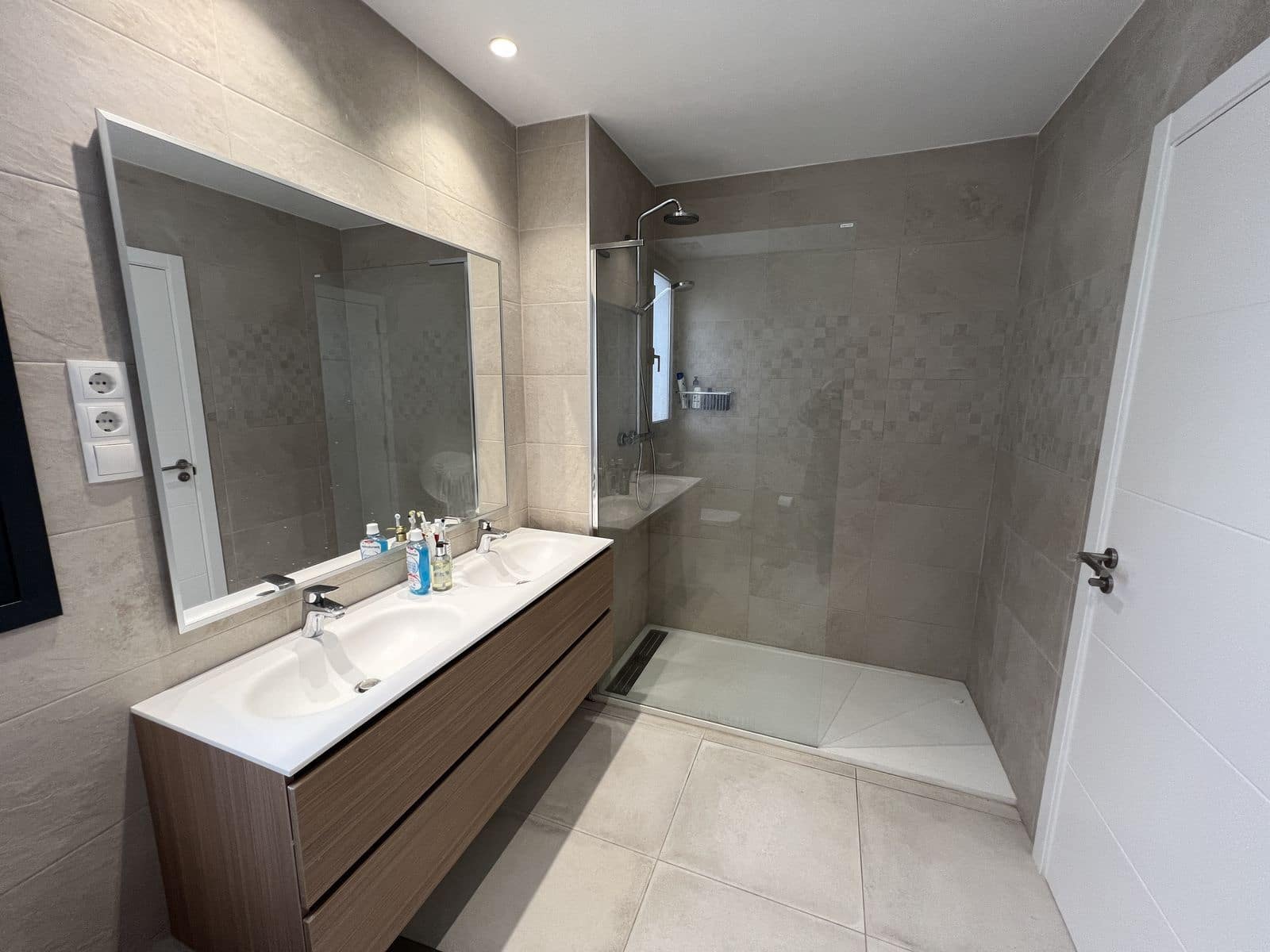 2 soverom Leilighet til salgs i El Paraiso med svømmebasseng garasje - € 465 000 (Ref: 8176186)