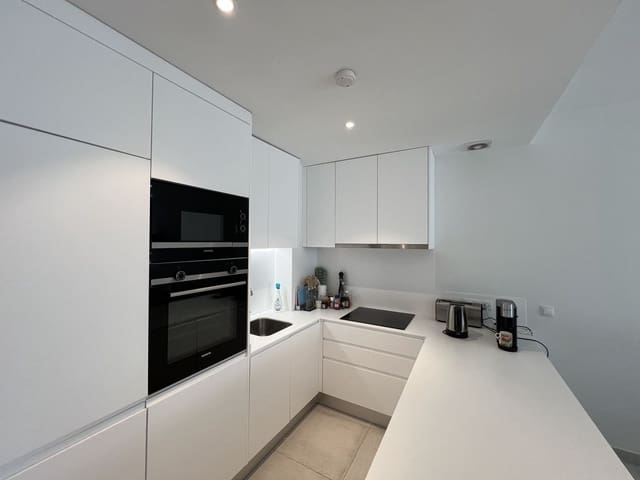 2 soverom Leilighet til salgs i El Paraiso, Estepona med svømmebasseng garasje - € 465 000 (Ref: 8176186)