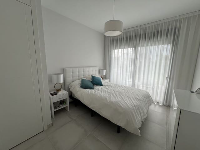 2 soverom Leilighet til salgs i El Paraiso, Estepona med svømmebasseng garasje - € 465 000 (Ref: 8176186)