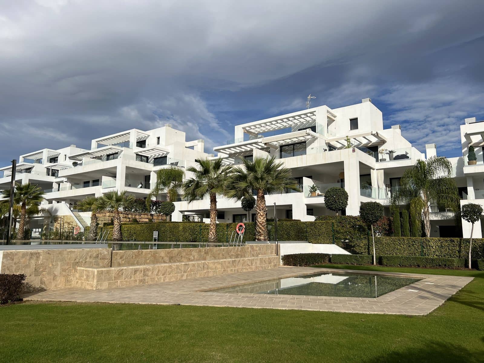 2 soverom Leilighet til salgs i El Paraiso med svømmebasseng garasje - € 465 000 (Ref: 8176186)