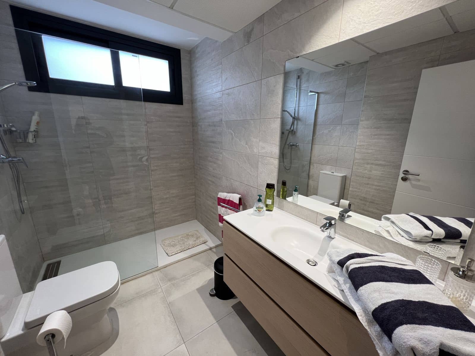 2 soverom Leilighet til salgs i El Paraiso med svømmebasseng garasje - € 465 000 (Ref: 8176186)