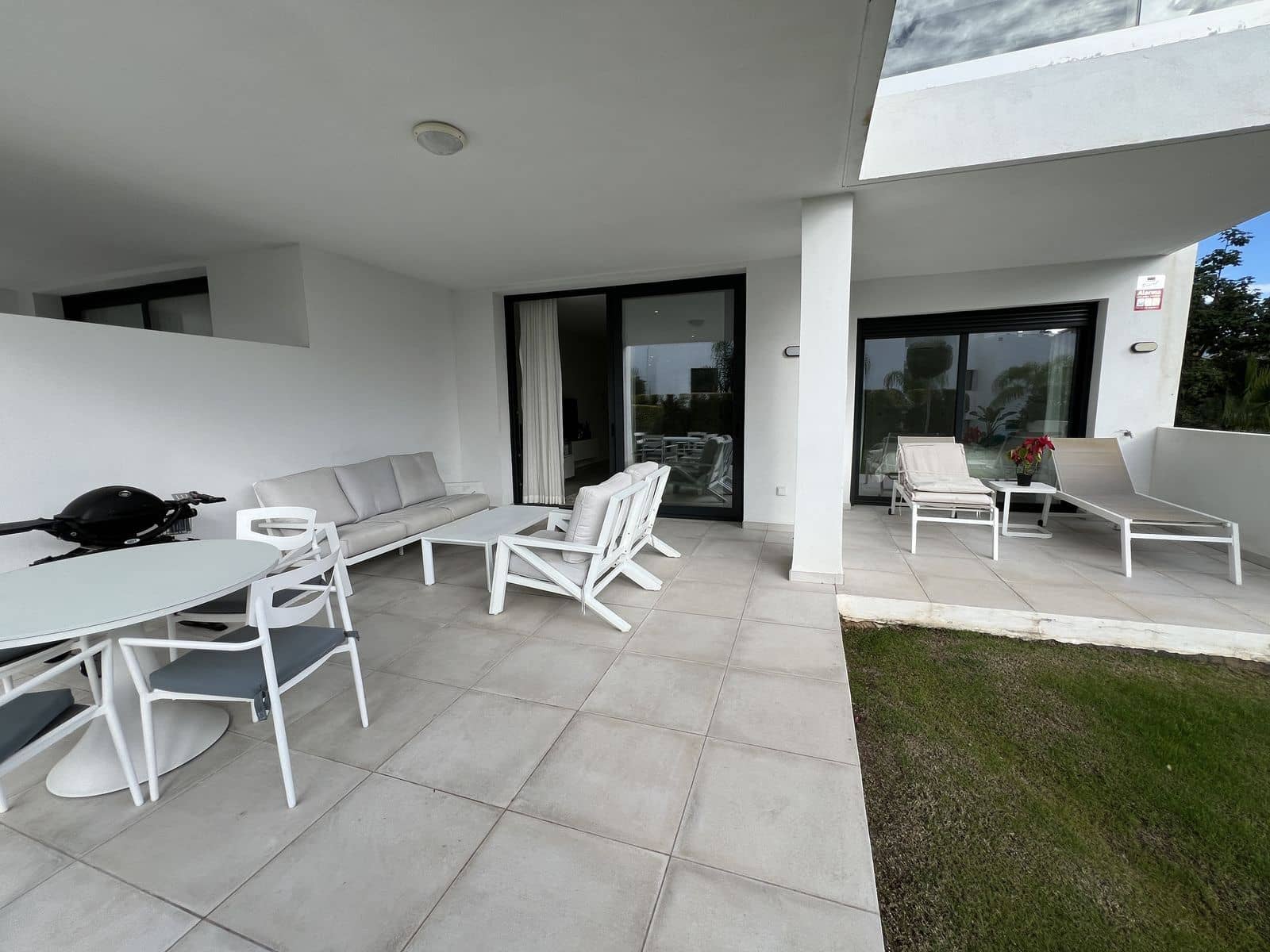 2 soverom Leilighet til salgs i El Paraiso med svømmebasseng garasje - € 465 000 (Ref: 8176186)