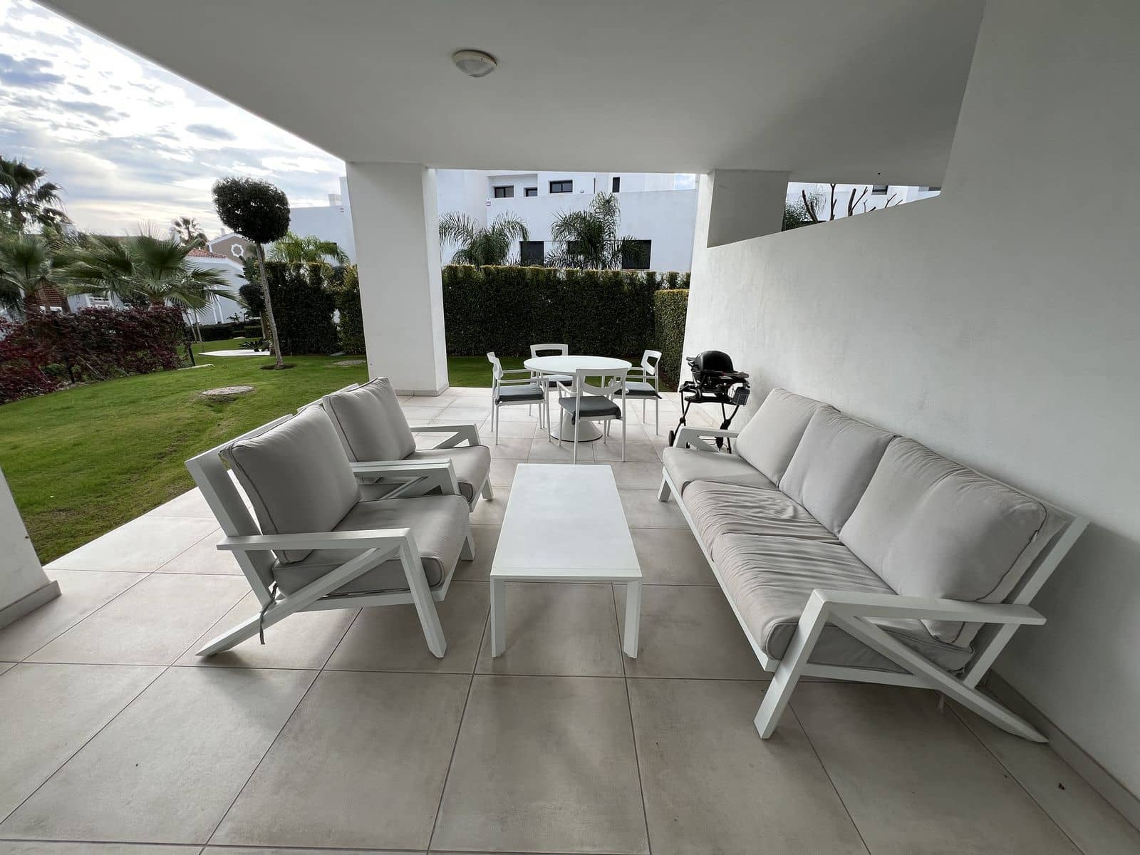 2 soverom Leilighet til salgs i El Paraiso med svømmebasseng garasje - € 465 000 (Ref: 8176186)