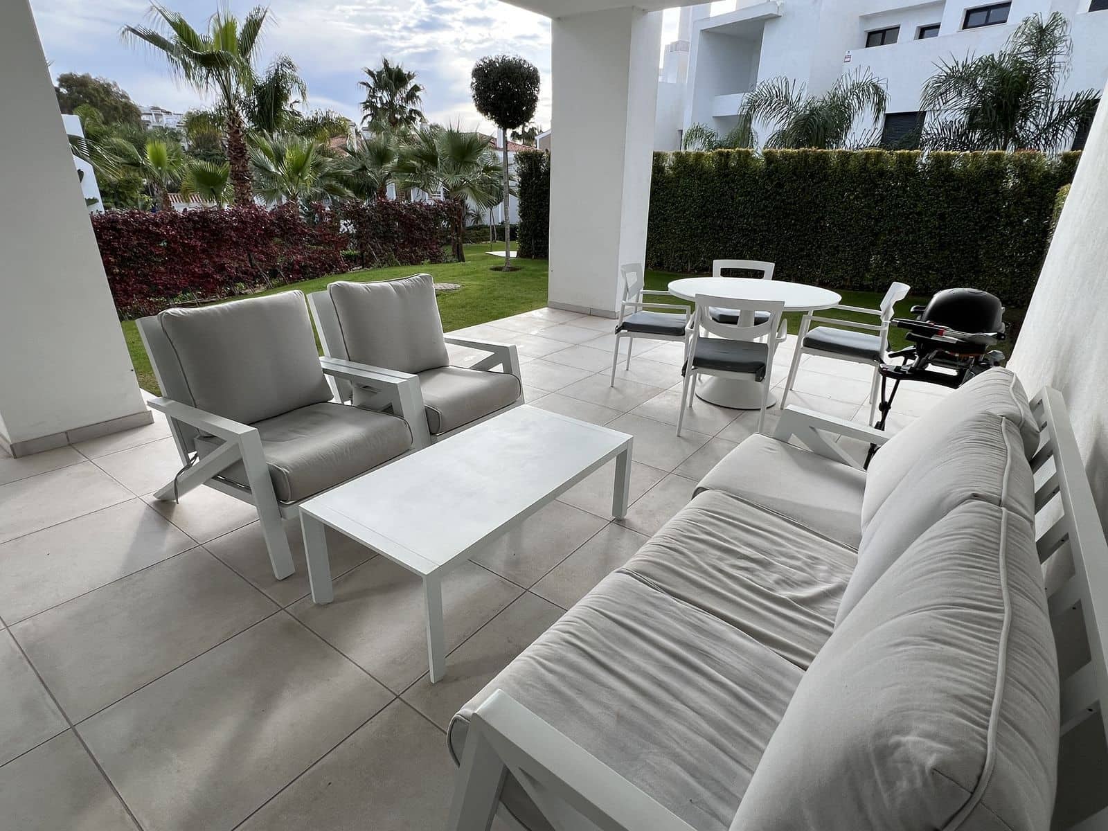 2 soverom Leilighet til salgs i El Paraiso med svømmebasseng garasje - € 465 000 (Ref: 8176186)