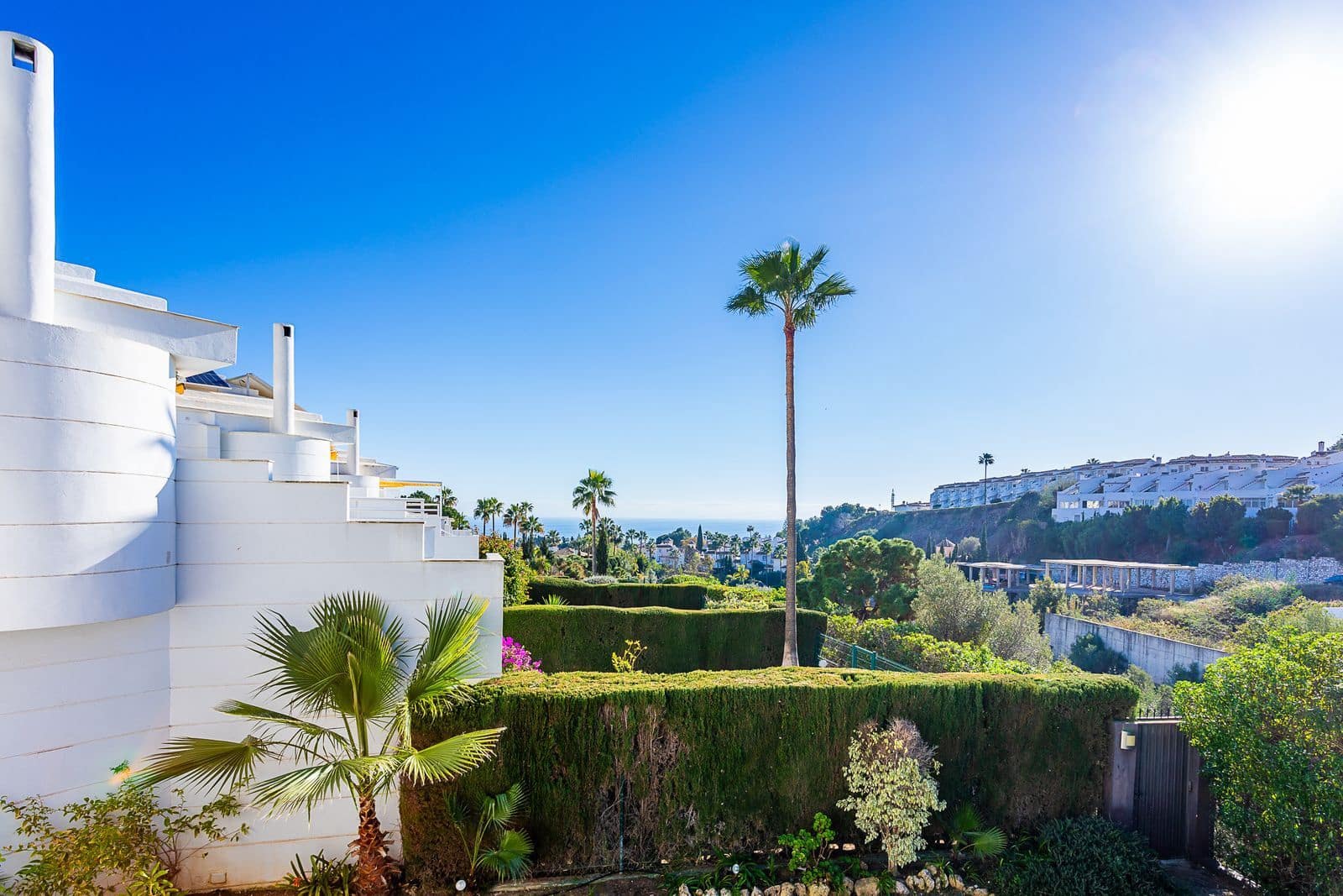 4 soveværelse Byhus til salg i Calahonda med swimmingpool garage - € 545.000 (Ref: 8176283)