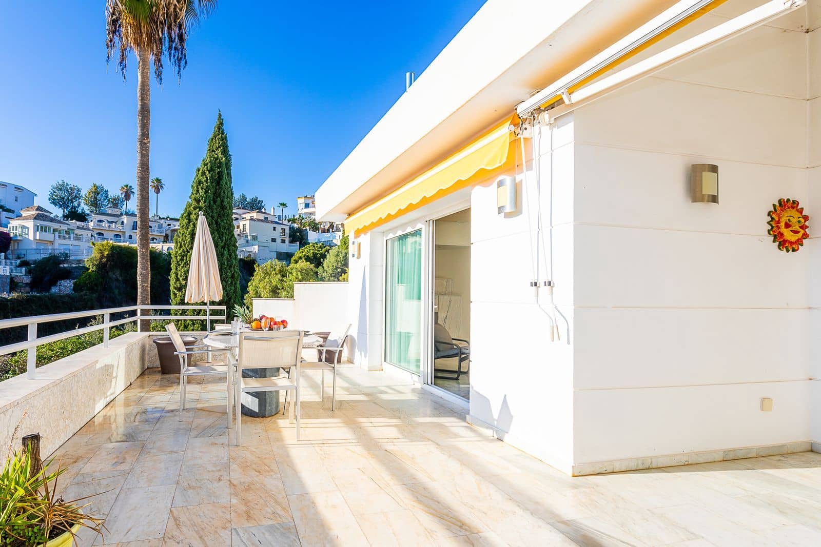 4 soveværelse Byhus til salg i Calahonda med swimmingpool garage - € 545.000 (Ref: 8176283)